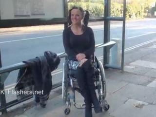 Paraprincess panlabas exhibitionism at pagkinang wheelchair nakatali beyb pagpapakita