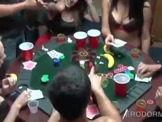 Seks poker lojë në kolegj konvikt dhomë festë