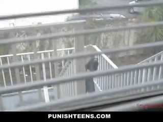 Si rambut perang remaja menghukum oleh gergasi zakar/batang - tinyteencams.com